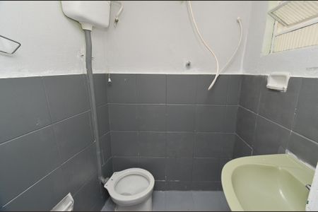 Banheiro de casa para alugar com 1 quarto, 20m² em Paraíso, Belo Horizonte