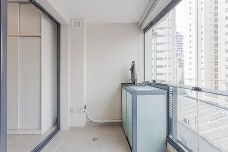 Apartamento à venda com 27m², 1 quarto e sem vaga Apartamento à venda com 27m², 1 quarto e sem vagaVaranda