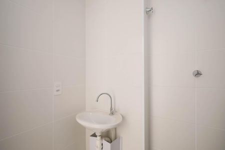 Banheiro  de apartamento para alugar com 1 quarto, 30m² em Vila Gustavo, São Paulo