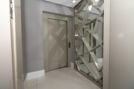 Apartamento para alugar com 210m², 4 quartos e 3 vagasHall do Elevador