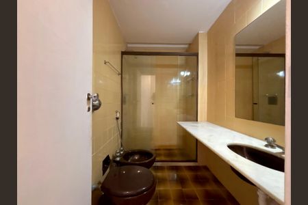 Apartamento para alugar com 83m², 2 quartos e 1 vaga Apartamento para alugar com 83m², 2 quartos e 1 vagaBanheiro social