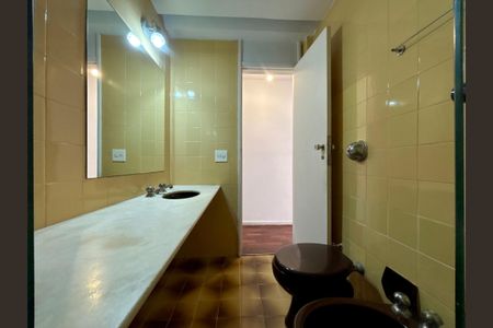 Apartamento para alugar com 83m², 2 quartos e 1 vaga Apartamento para alugar com 83m², 2 quartos e 1 vagaBanheiro social