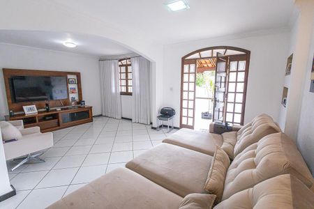 Casa à venda com 360m², 3 quartos e 3 vagassala