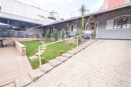 Casa à venda com 360m², 3 quartos e 3 vagasjardim / piscina / garagem
