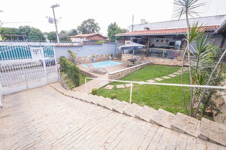 Casa à venda com 360m², 3 quartos e 3 vagasjardim / piscina / garagem