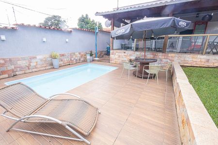 Casa à venda com 360m², 3 quartos e 3 vagasjardim / piscina / garagem