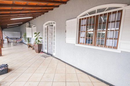 Casa à venda com 360m², 3 quartos e 3 vagasjardim / piscina / garagem