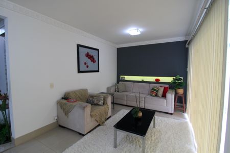 Casa à venda com 380m², 4 quartos e 5 vagasSala de TV