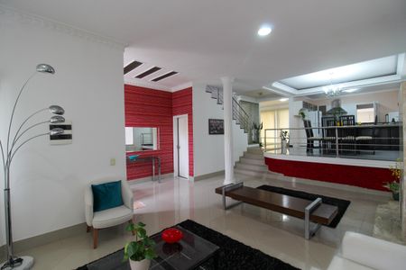 Casa à venda com 380m², 4 quartos e 5 vagasSala