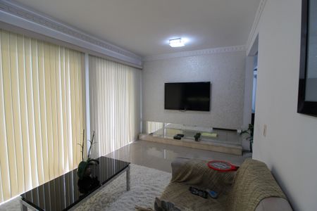 Casa à venda com 380m², 4 quartos e 5 vagasSala de TV