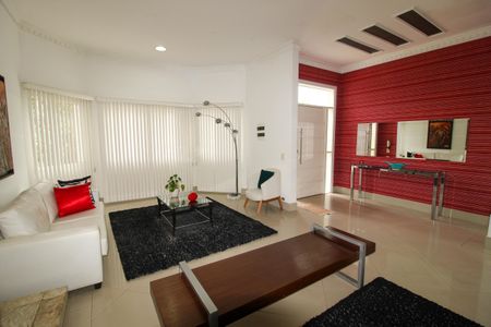 Casa à venda com 380m², 4 quartos e 5 vagasSala