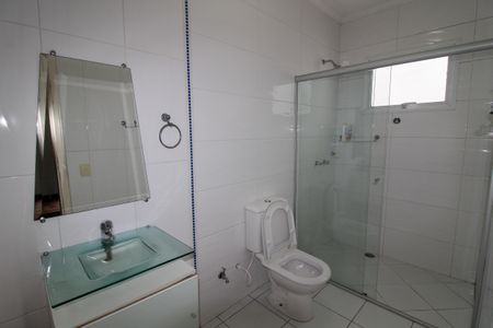 Casa à venda com 380m², 4 quartos e 5 vagasBanheiro do Quarto 2