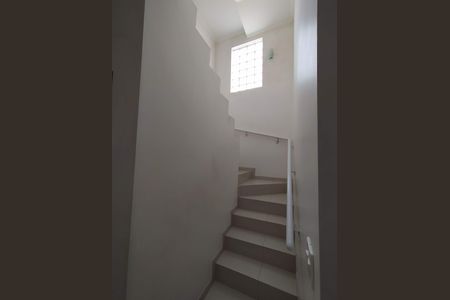 Casa à venda com 204m², 3 quartos e 6 vagasEscada