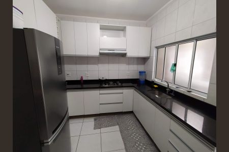 Cozinha de casa para alugar com 3 quartos, 204m² em Vila Nhocuné, São Paulo