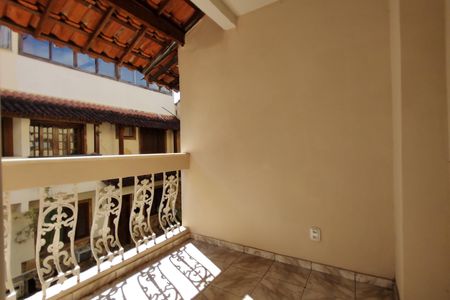Casa de condomínio à venda com 110m², 3 quartos e 1 vaga Casa de condomínio à venda com 110m², 3 quartos e 1 vagaVaranda