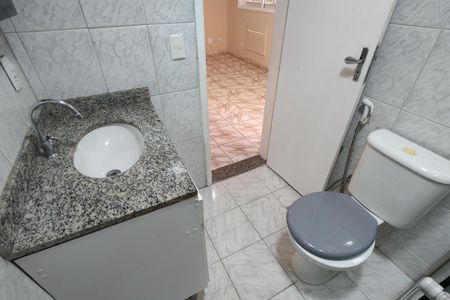 Casa de condomínio à venda com 110m², 3 quartos e 1 vaga Casa de condomínio à venda com 110m², 3 quartos e 1 vagaBanheiro da Suíte