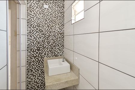 Banheiro de casa para alugar com 1 quarto, 72m² em Paraíso, Belo Horizonte