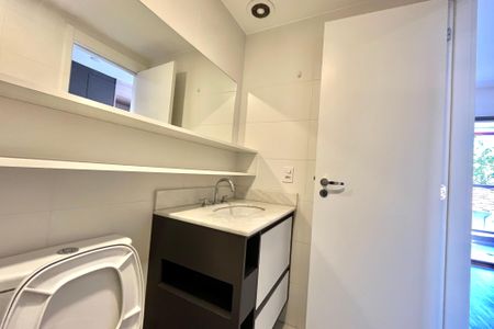 Banheiro de kitnet/studio à venda com 1 quarto, 26m² em Mirandópolis, São Paulo