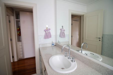 Casa à venda com 740m², 5 quartos e 12 vagasBANHEIRO DA SUÍTE 3