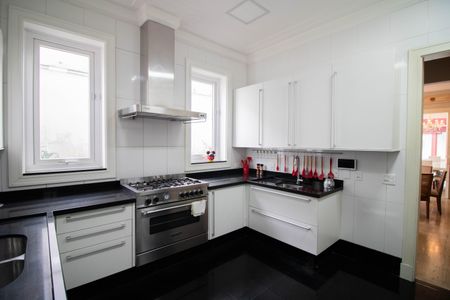 Casa à venda com 740m², 5 quartos e 12 vagasCOZINHA