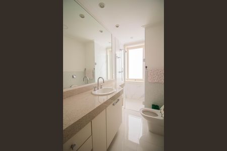 Casa à venda com 740m², 5 quartos e 12 vagasBANHEIRO DA SUÍTE 3