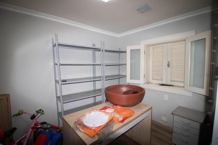 Casa à venda com 740m², 5 quartos e 12 vagasQUARTO DE SERVIÇO