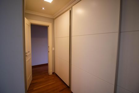 Casa à venda com 740m², 5 quartos e 12 vagasSUÍTE 1
