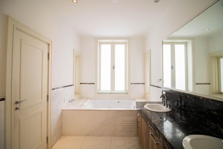 Casa à venda com 740m², 5 quartos e 12 vagasBANHEIRO DA SUÍTE 1