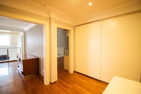 Casa à venda com 740m², 5 quartos e 12 vagasHALL DOS QUARTOS