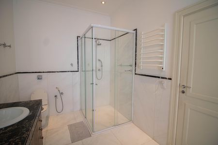 Casa à venda com 740m², 5 quartos e 12 vagasBANHEIRO DA SUÍTE 1