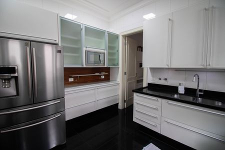 Casa à venda com 740m², 5 quartos e 12 vagasCOZINHA