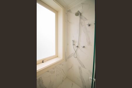 Casa à venda com 740m², 5 quartos e 12 vagasBANHEIRO DA SUÍTE 2