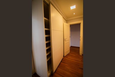 Casa à venda com 740m², 5 quartos e 12 vagasSUÍTE 1