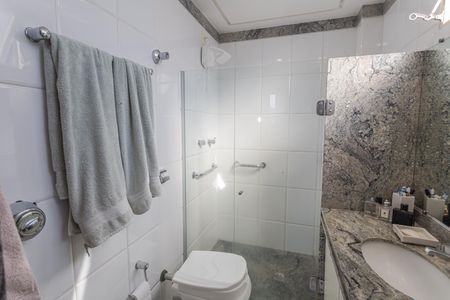 Apartamento à venda com 310m², 4 quartos e 3 vagasBanheiro da Suíte