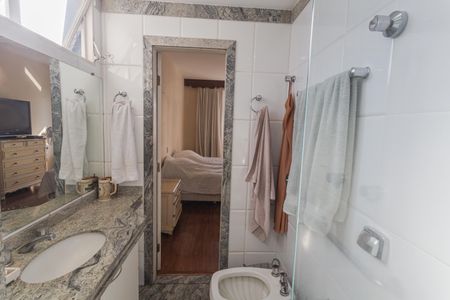 Apartamento à venda com 310m², 4 quartos e 3 vagasBanheiro da Suíte