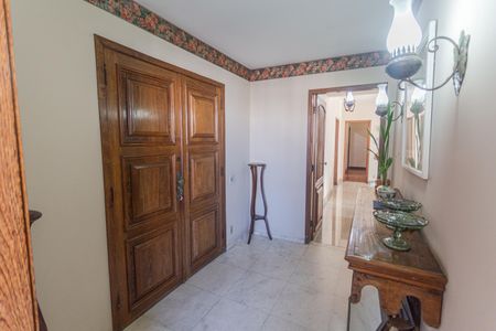 Apartamento à venda com 310m², 4 quartos e 3 vagasEntrada