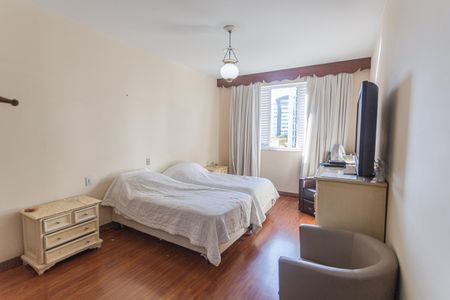 Apartamento à venda com 310m², 4 quartos e 3 vagasSuíte