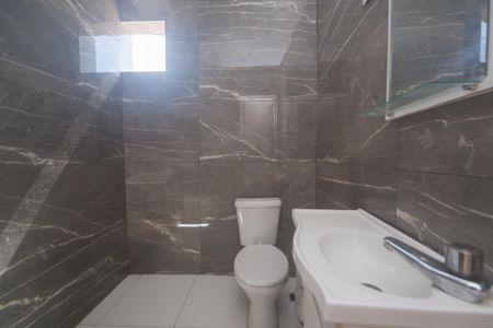 Banheiro Social de kitnet/studio para alugar com 1 quarto, 40m² em Palmeiras, Belo Horizonte