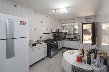 Casa à venda com 310m², 5 quartos e 2 vagasCozinha 