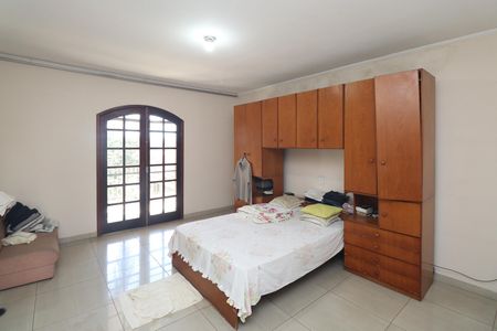 Casa à venda com 310m², 5 quartos e 2 vagasSuíte 
