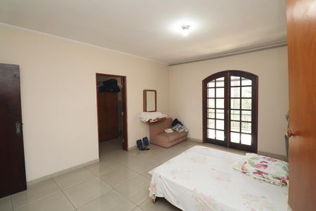 Casa à venda com 310m², 5 quartos e 2 vagasSuíte 
