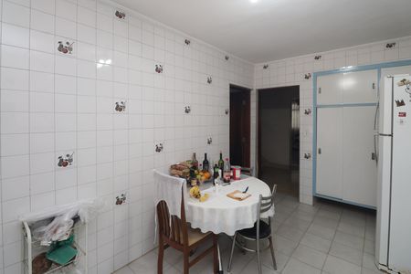 Casa à venda com 310m², 5 quartos e 2 vagasCozinha 