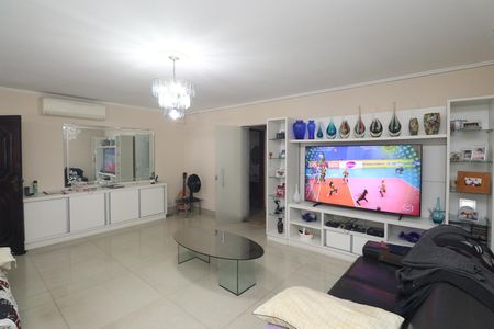 Sala  de casa à venda com 5 quartos, 310m² em Vila Nivi, São Paulo