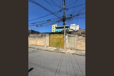 Casa à venda com 210m², 2 quartos e sem vaga Casa à venda com 210m², 2 quartos e sem vagaFachada