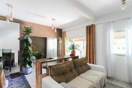 Casa à venda com 210m², 2 quartos e sem vaga Casa à venda com 210m², 2 quartos e sem vagaSala 1