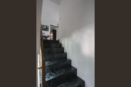 Casa à venda com 210m², 2 quartos e sem vaga Casa à venda com 210m², 2 quartos e sem vagaEscada