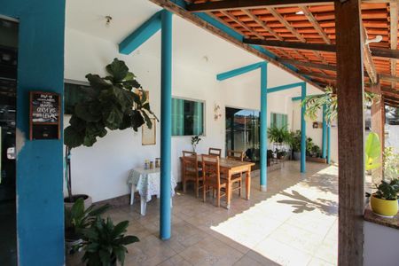 Casa à venda com 210m², 2 quartos e sem vaga Casa à venda com 210m², 2 quartos e sem vagaVaranda