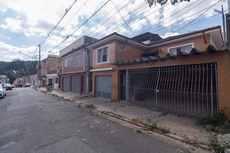 Casa para alugar com 175m², 3 quartos e 3 vagas Casa para alugar com 175m², 3 quartos e 3 vagasFachada e rua