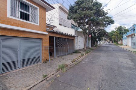 Casa para alugar com 175m², 3 quartos e 3 vagas Casa para alugar com 175m², 3 quartos e 3 vagasFachada e rua