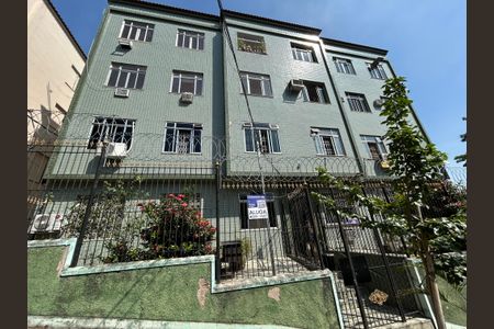 Apartamento para alugar com 60m², 2 quartos e 1 vagaFachada + placa